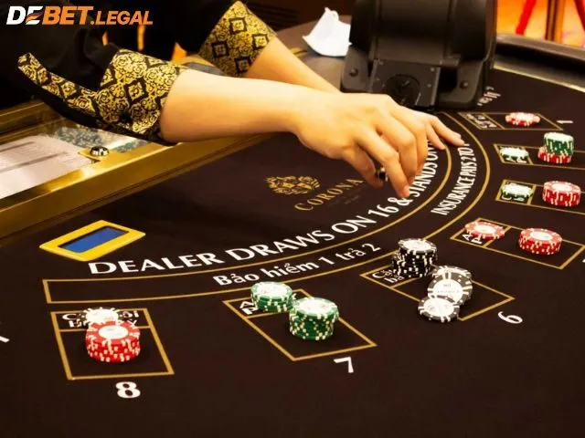 Hướng dẫn chơi Xì dách Debet bất bại hiệu quả nhất 2024 2 Người chơi sẽ có quyền rút thêm bài để nâng tổng điểm lên gần hoặc bằng 21